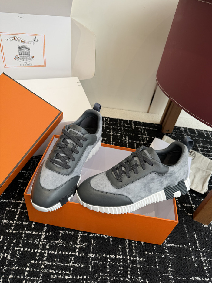 hms SNEAKER