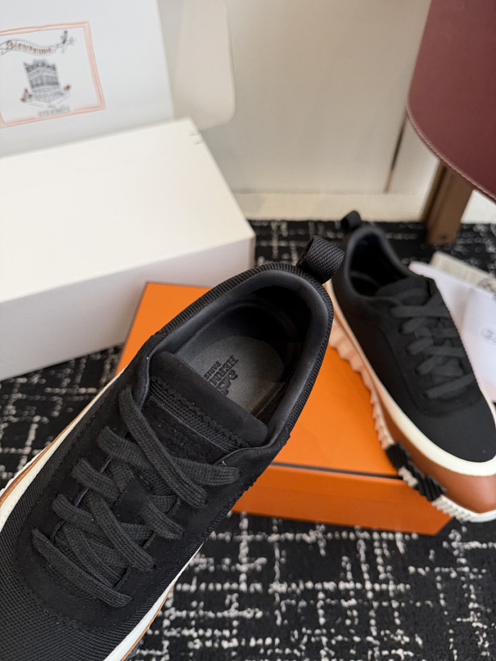 hms SNEAKER