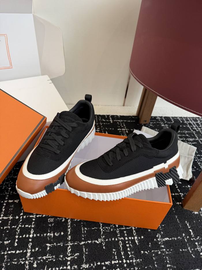 hms SNEAKER
