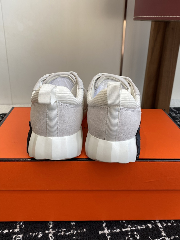 hms SNEAKER