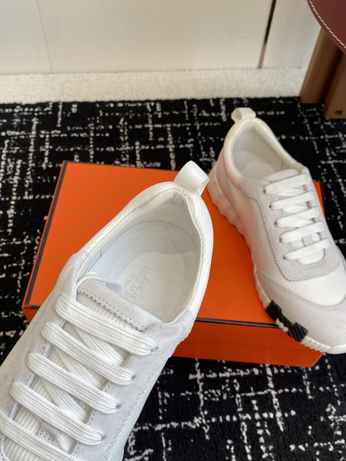 hms SNEAKER