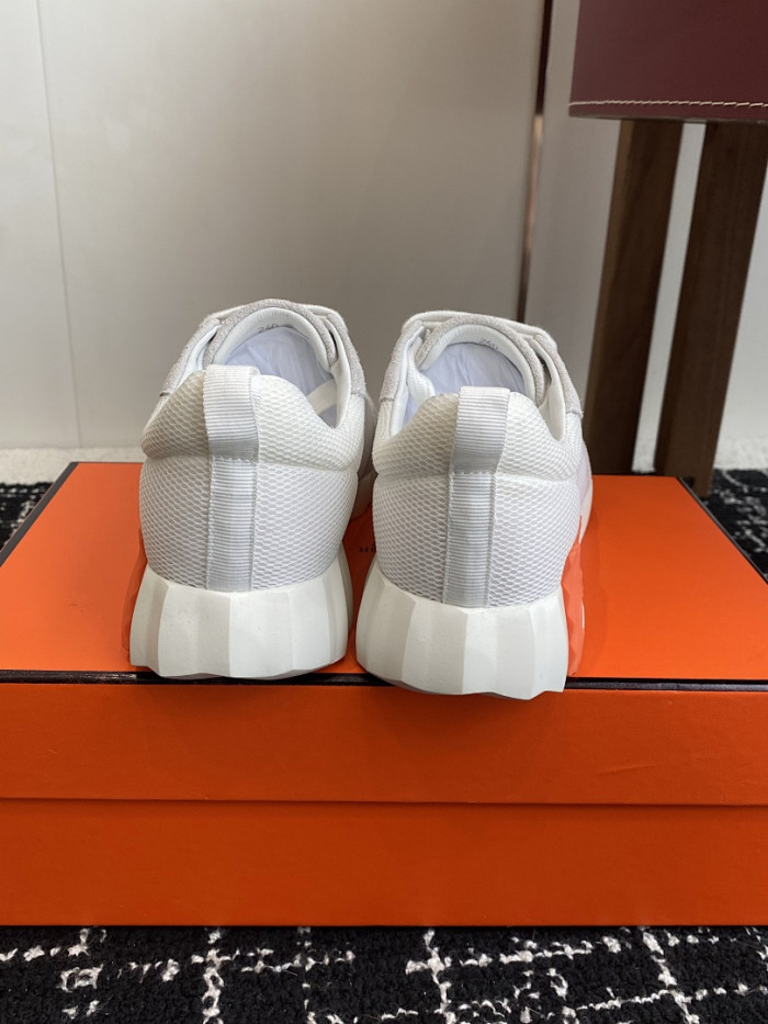 hms SNEAKER