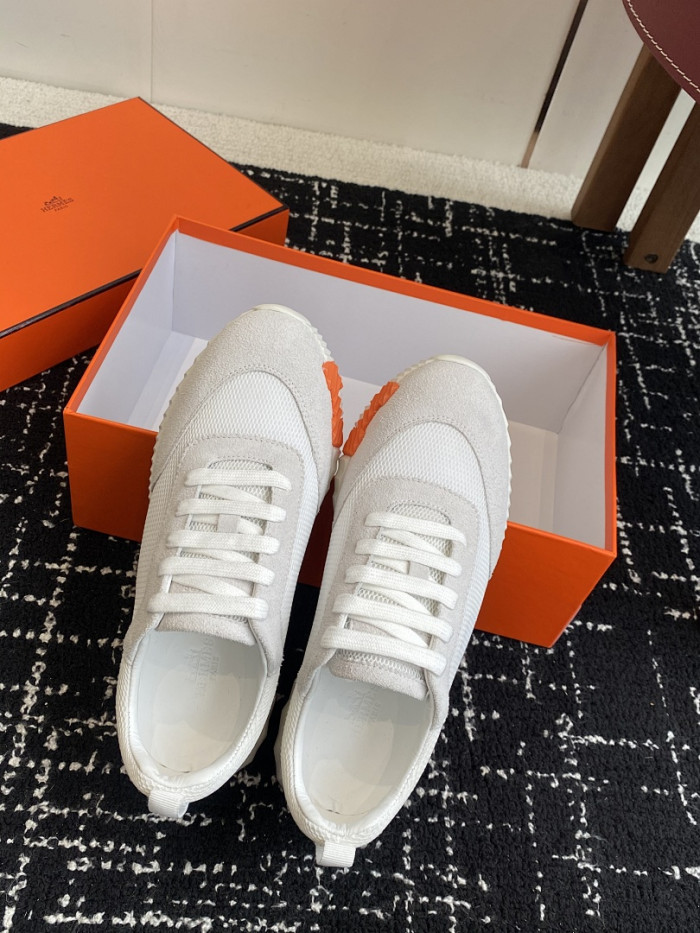 hms SNEAKER