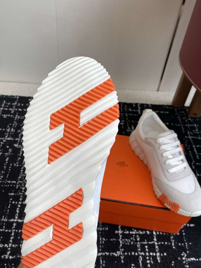 hms SNEAKER