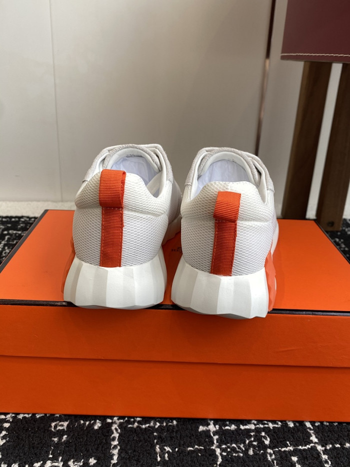 hms SNEAKER