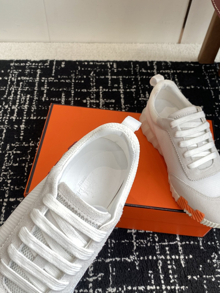 hms SNEAKER