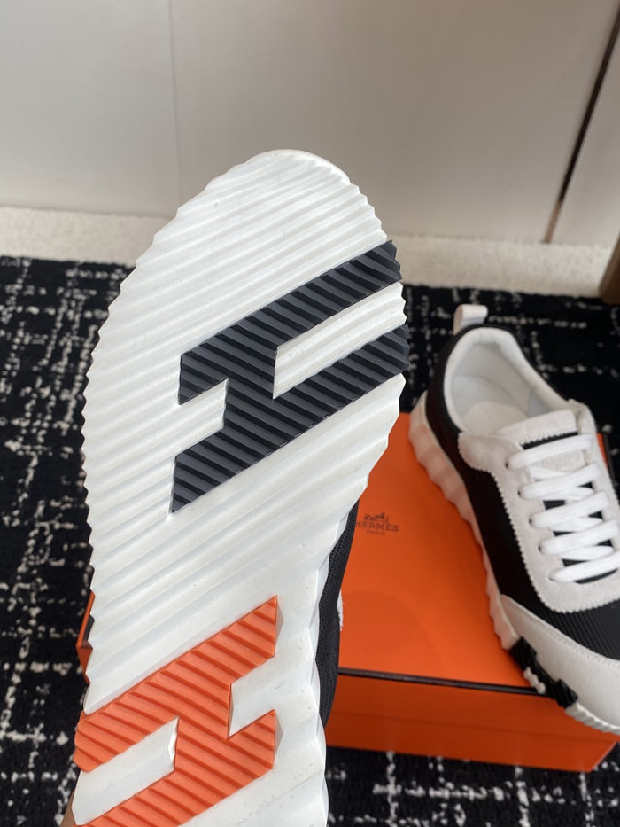 hms SNEAKER