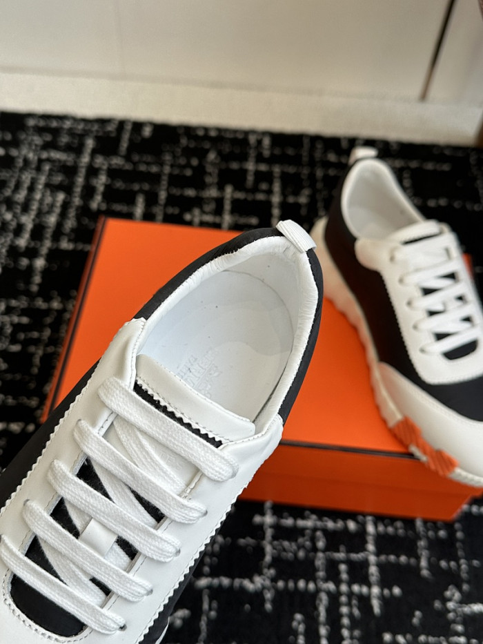 hms SNEAKER