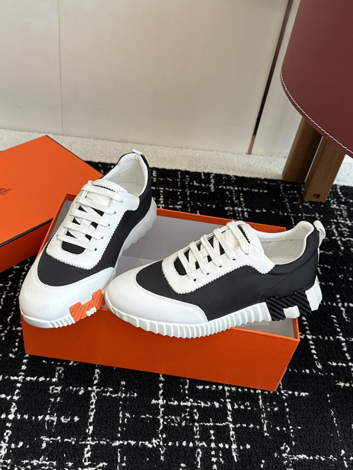 hms SNEAKER