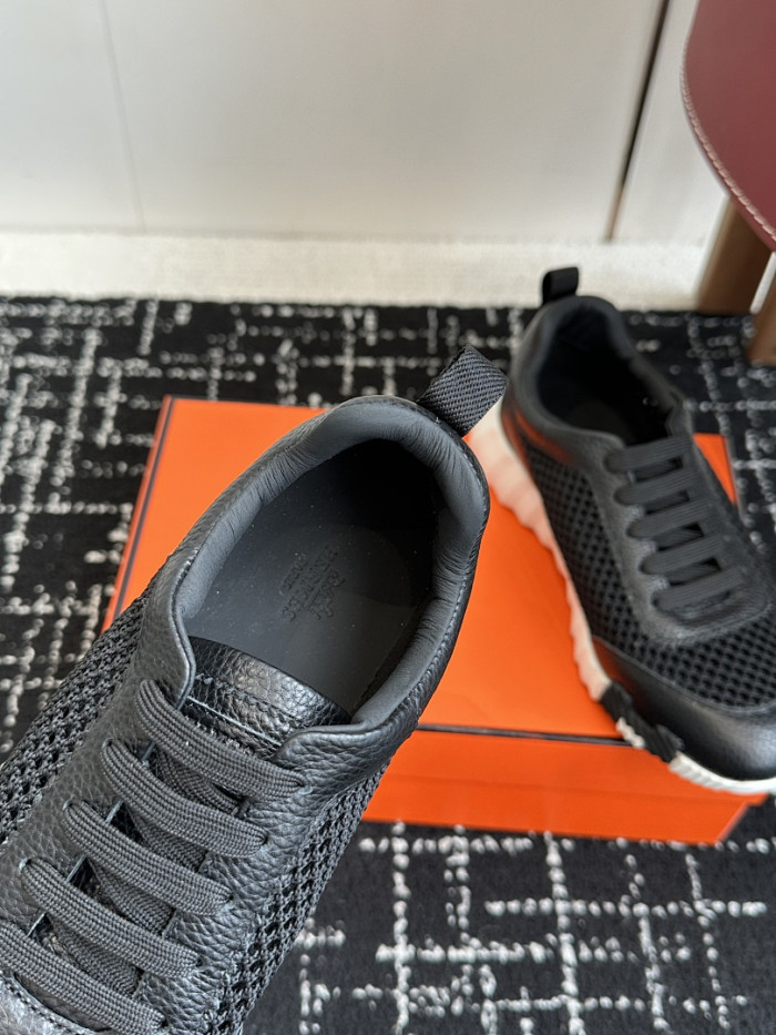hms SNEAKER