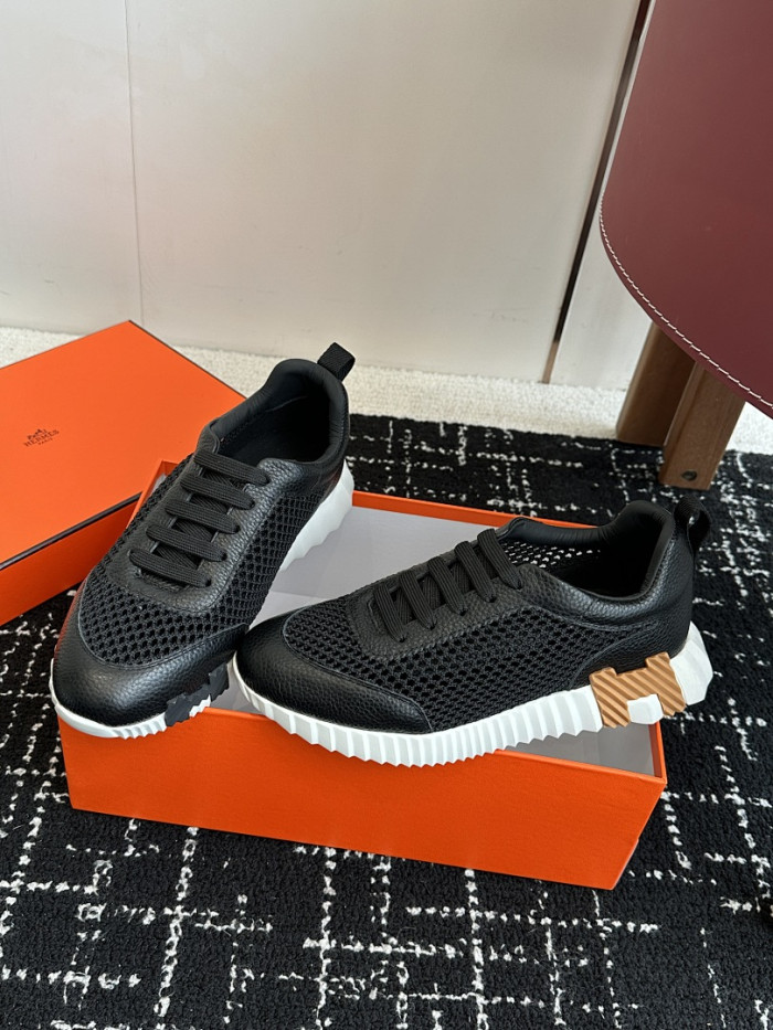 hms SNEAKER