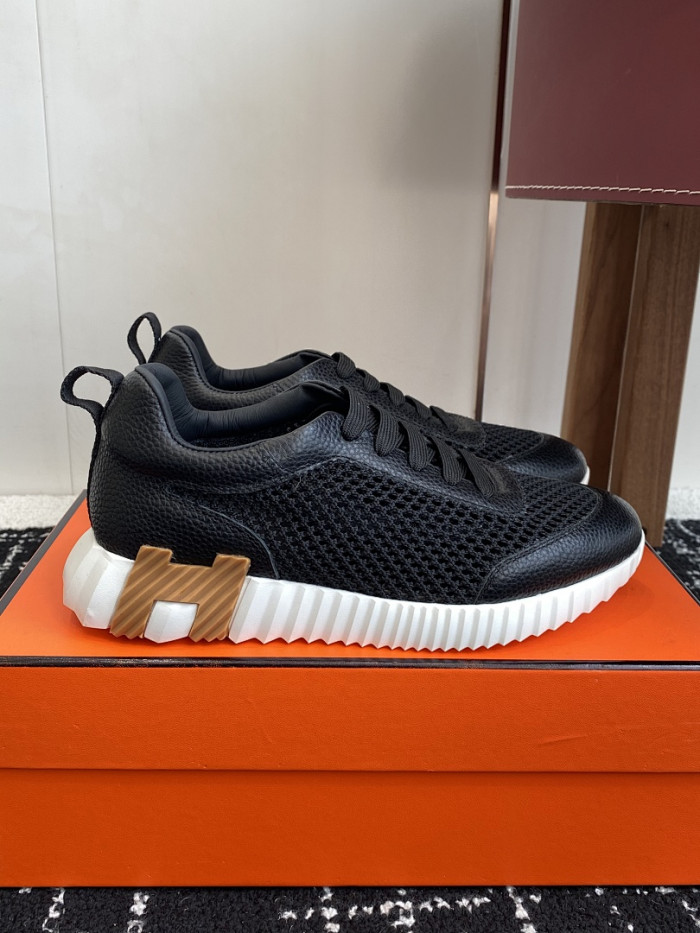 hms SNEAKER