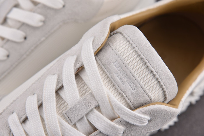 hms SNEAKER
