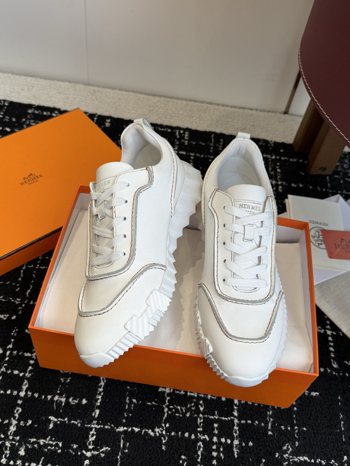 hms SNEAKER