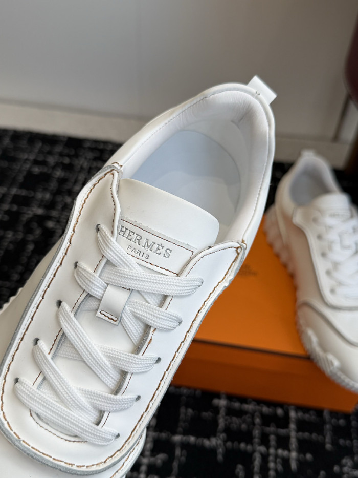 hms SNEAKER