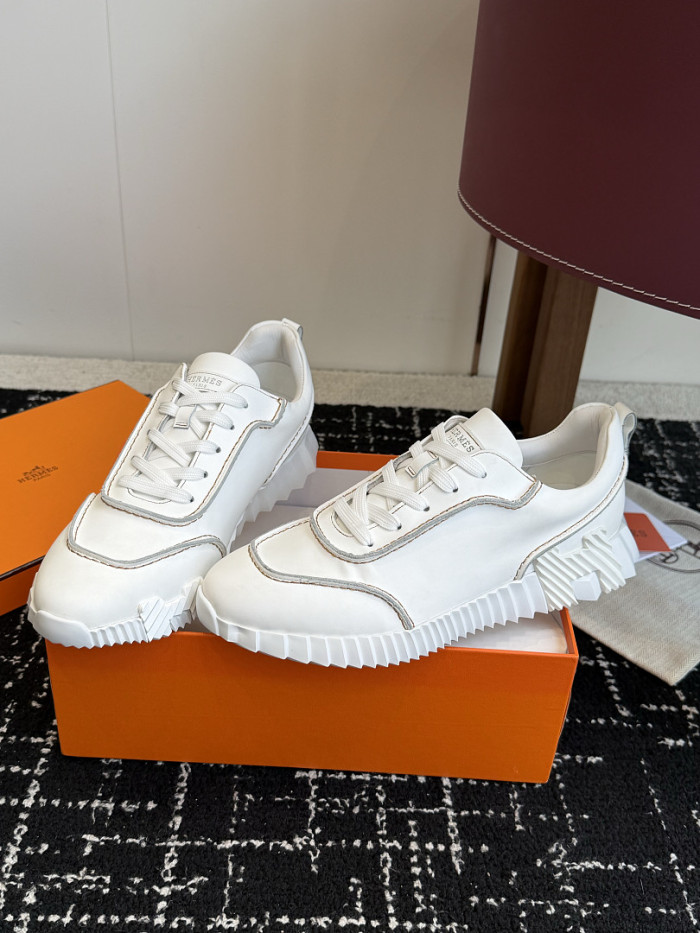 hms SNEAKER