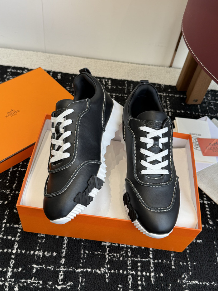 hms SNEAKER