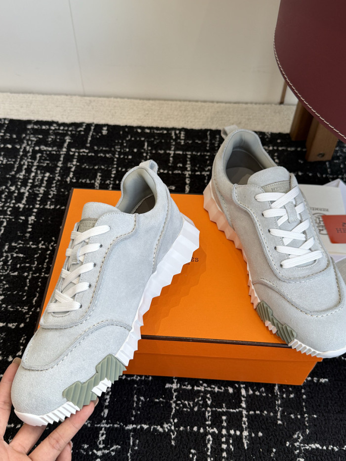 hms SNEAKER