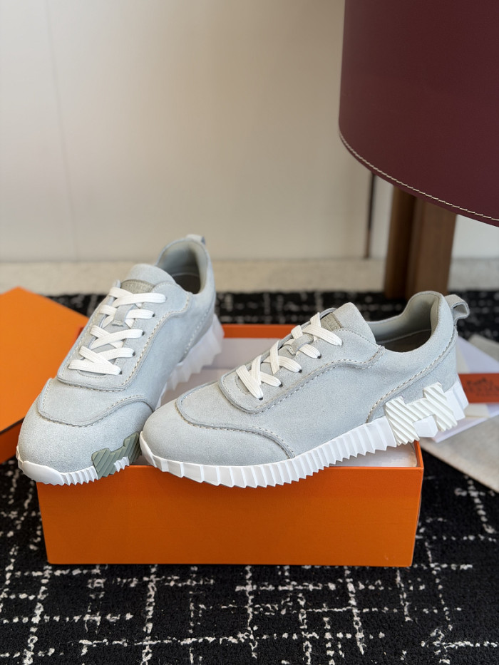 hms SNEAKER