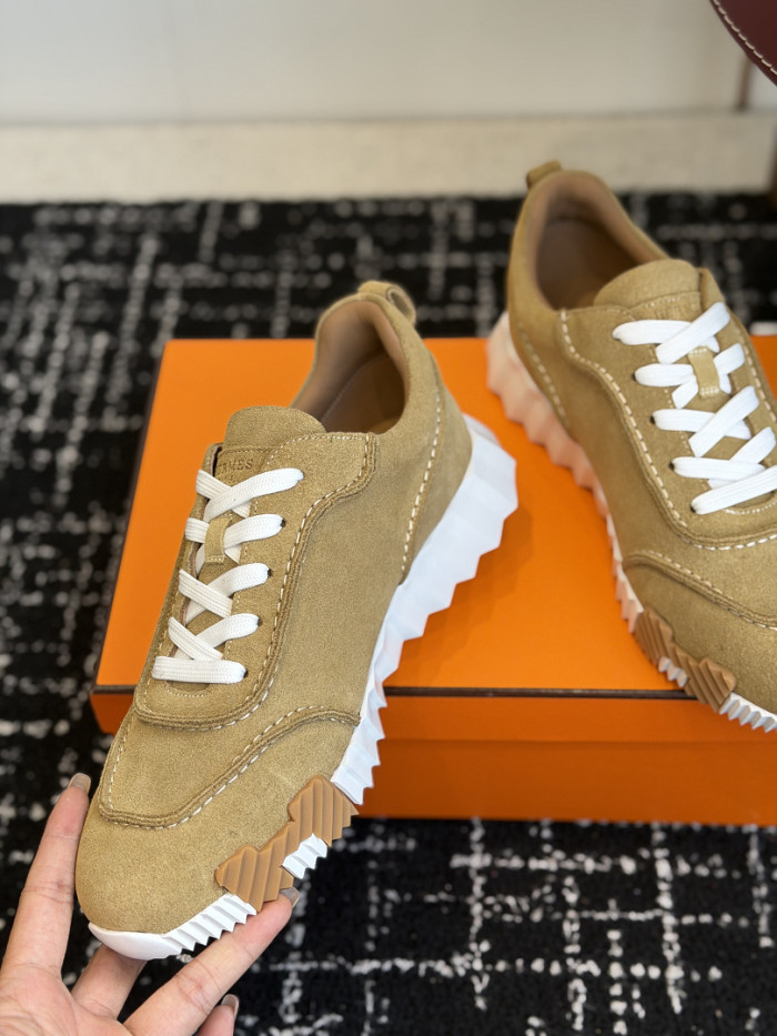 hms SNEAKER
