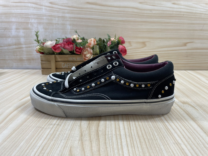 VA& SNEAKER