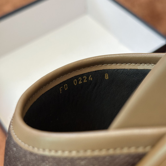 L0VT SANDAL