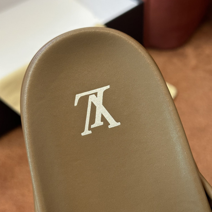 L0VT SANDAL