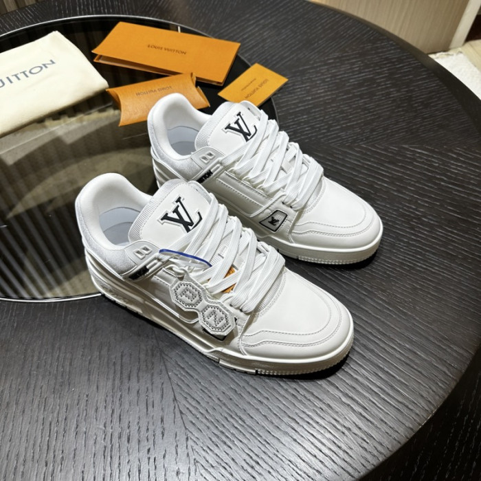 L0VT SNEAKER