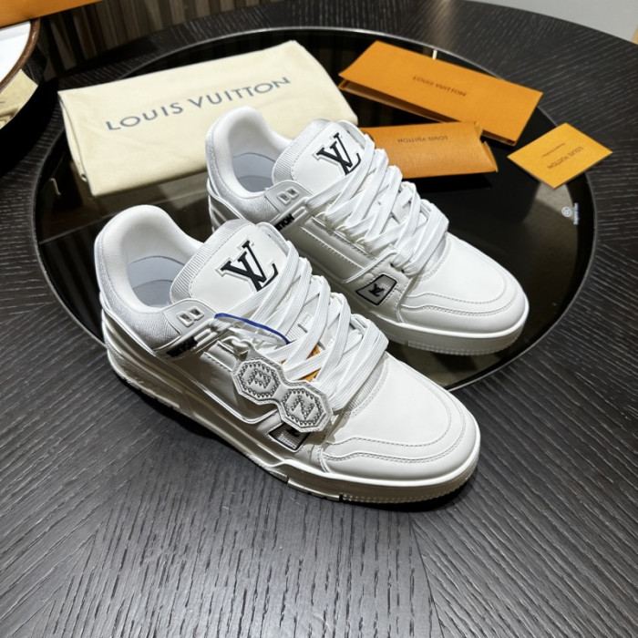 L0VT SNEAKER