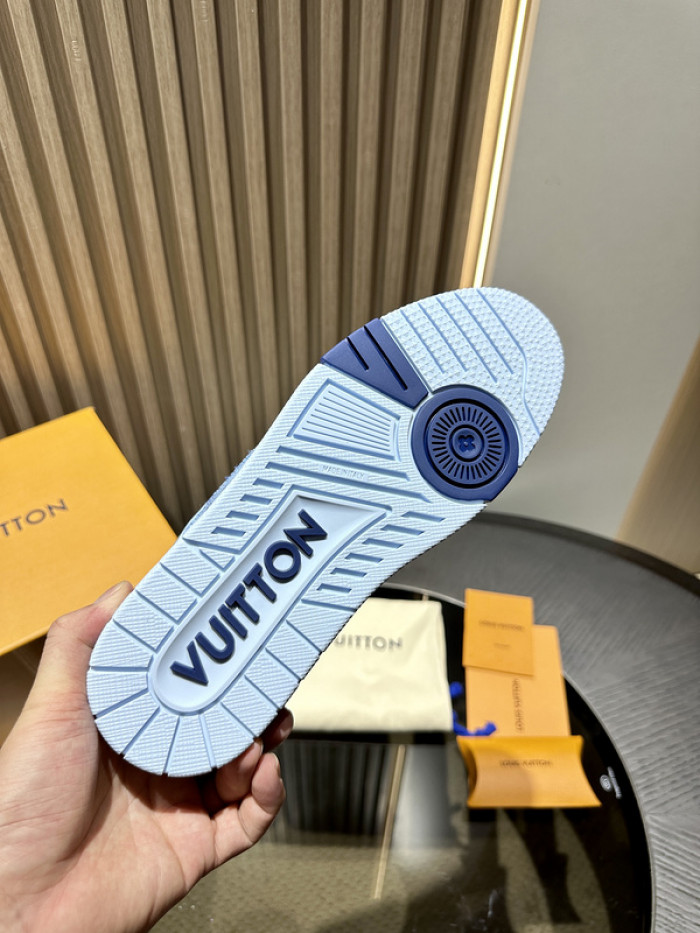 L0VT SNEAKER