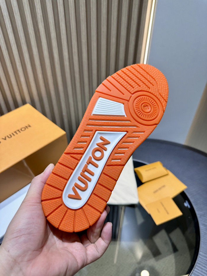 L0VT SNEAKER