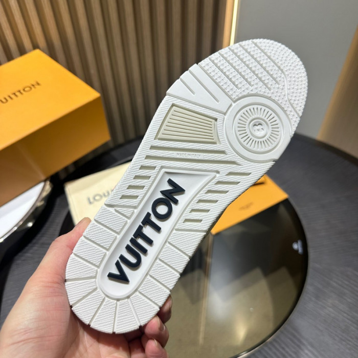 L0VT SNEAKER