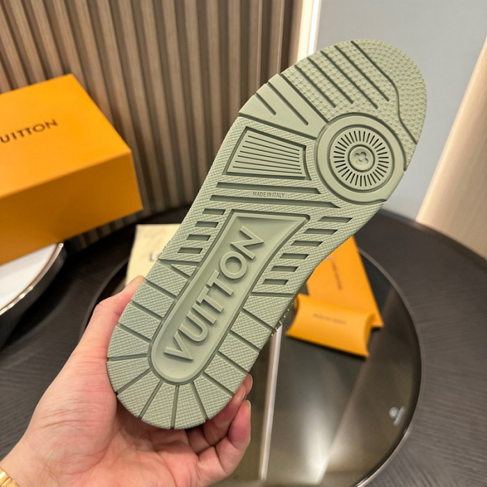 L0VT SNEAKER