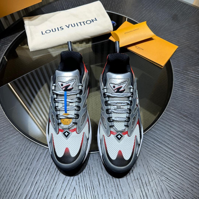 L0VT SNEAKER