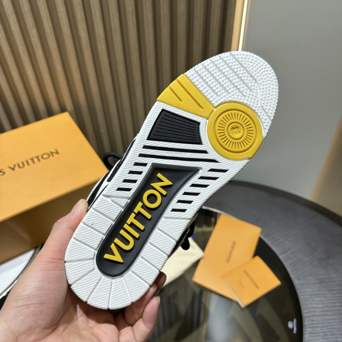 L0VT SNEAKER
