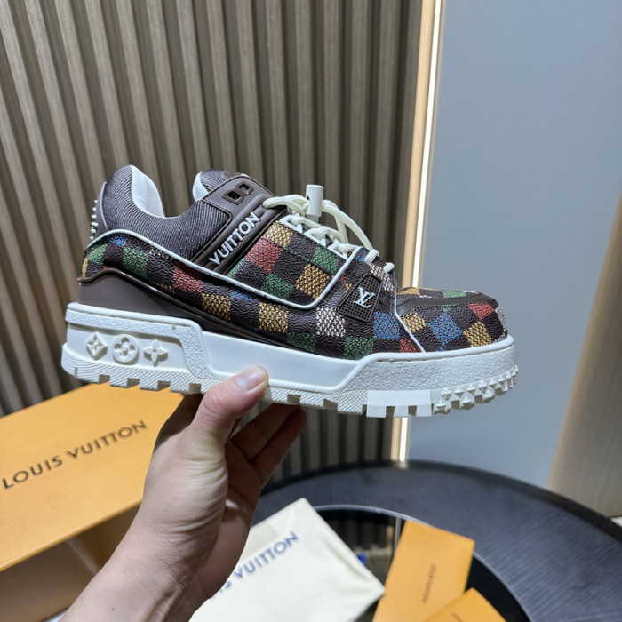 L0VT SNEAKER