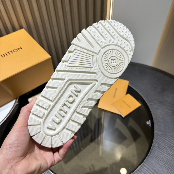L0VT SNEAKER