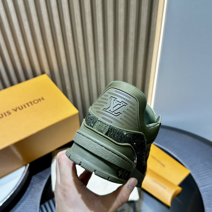 L0VT SNEAKER