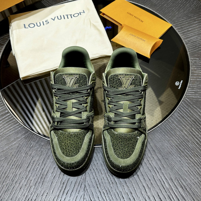L0VT SNEAKER