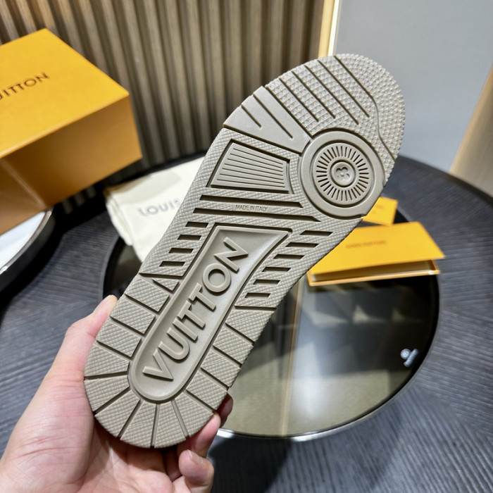 L0VT SNEAKER