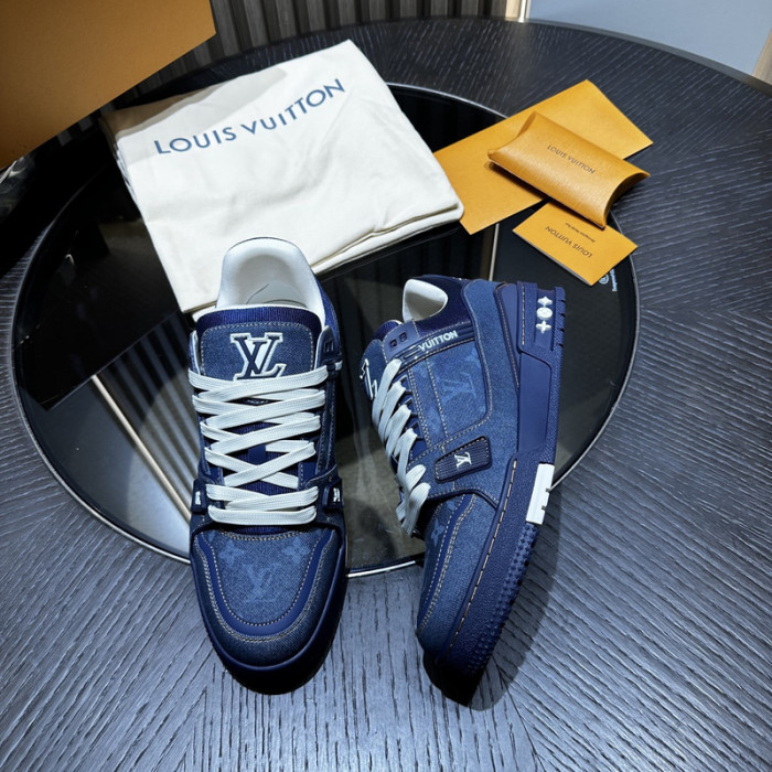 L0VT SNEAKER