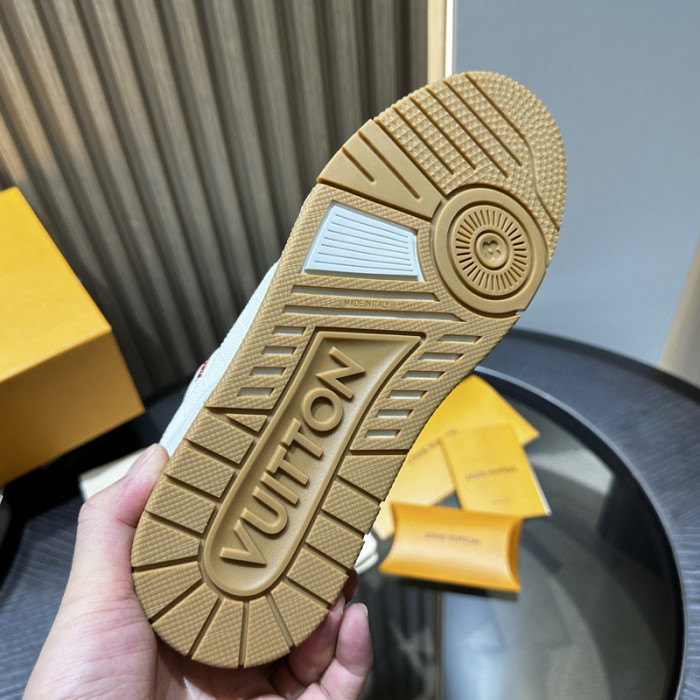 L0VT SNEAKER