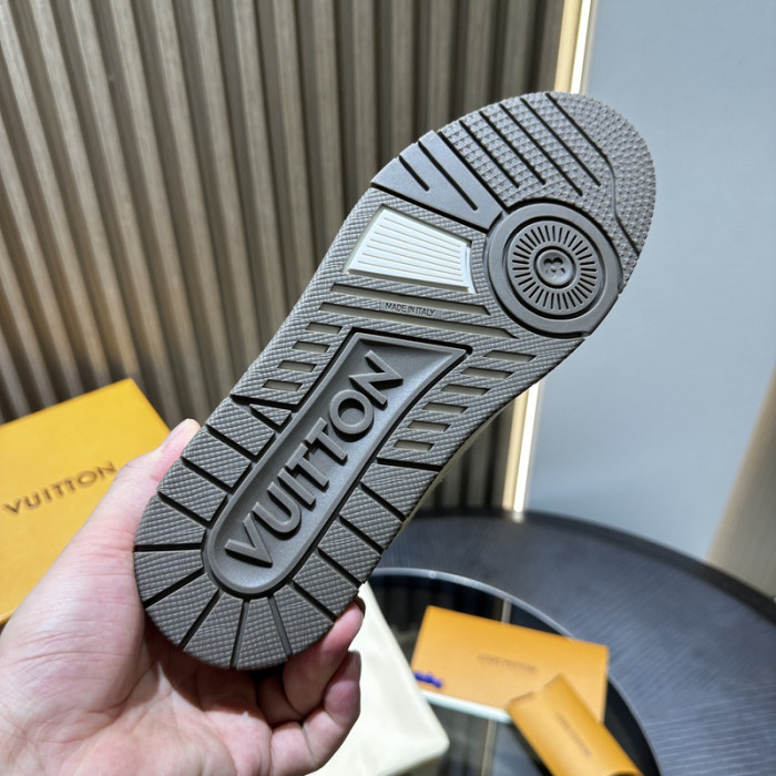 L0VT SNEAKER