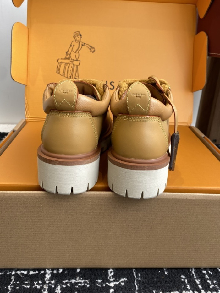 L0VT SNEAKER