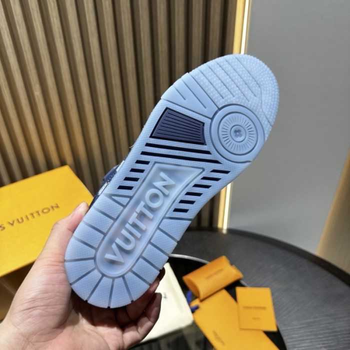 L0VT SNEAKER