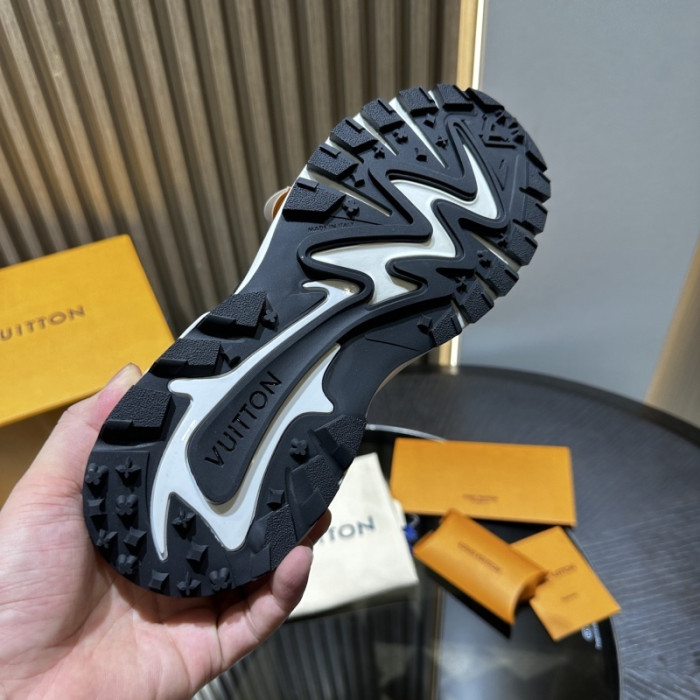 L0VT SNEAKER