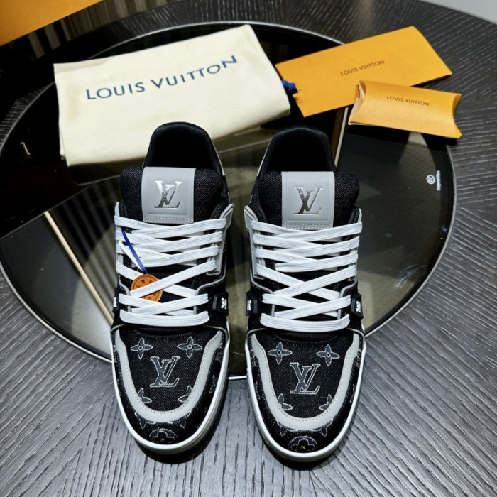 L0VT SNEAKER