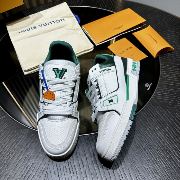 L0VT SNEAKER