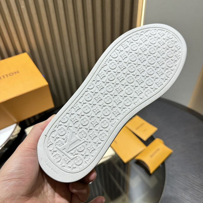 L0VT SNEAKER