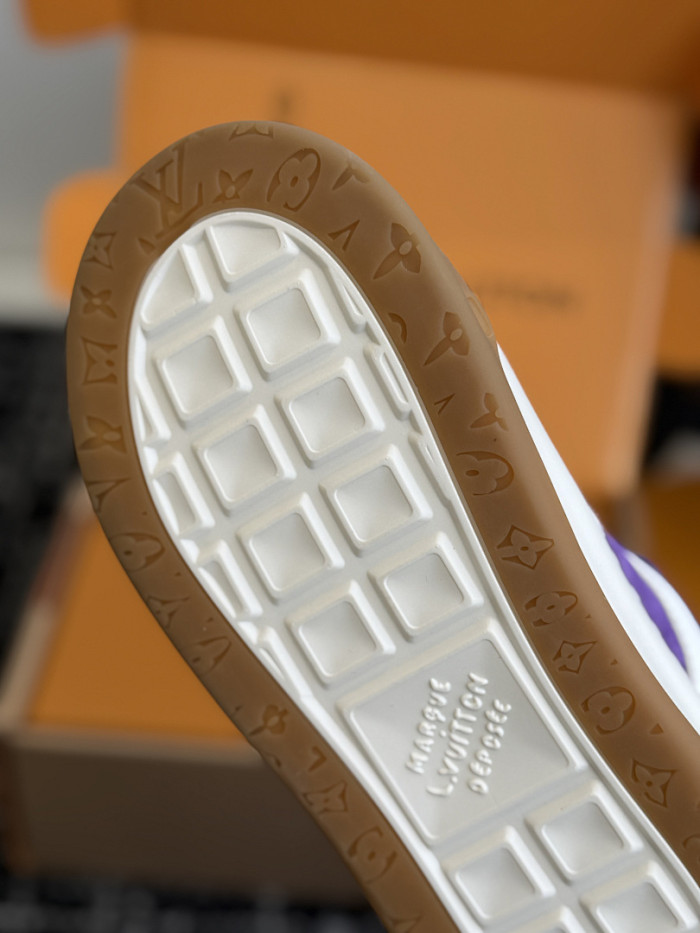 L0VT SNEAKER